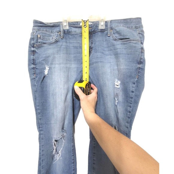 Torrid Boyfriend Distressed Jeans Womens Size 18 Light Wash Raw Hem Destroyed - Picture 7 of 10